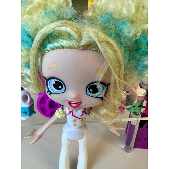 Shopkins Shoppies Groovy Smoothie Juice Truck with Accessories and Popette Doll - Picture 16 of 16